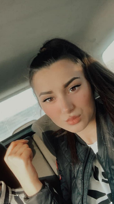 Cum arată și cu ce se ocupă Camelia, sora cea mare a lui Jador. Tânăra de 21 de ani a stârnit isterie pe Instagram