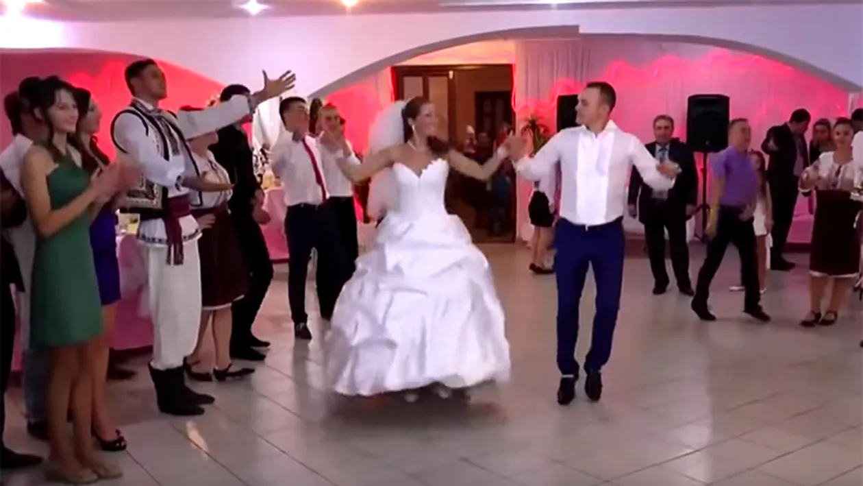 Cel mai frumos dans al mirilor la o nuntă moldovenească! Clipul video a ajuns VIRAL