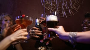 De ce nu ar trebui să consume românii bere? Pericolul poate fi unul iminent
