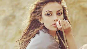 MĂDĂLINA GHENEA a reacţionat după ce s-a scris că se ”bate” cu CATRINEL MENGHIA pentru un post de prezentatoare TV