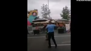 Bătaie filmată într-un hipermarket din Cluj! Un bărbat a fost lovit de față cu soția și copilul