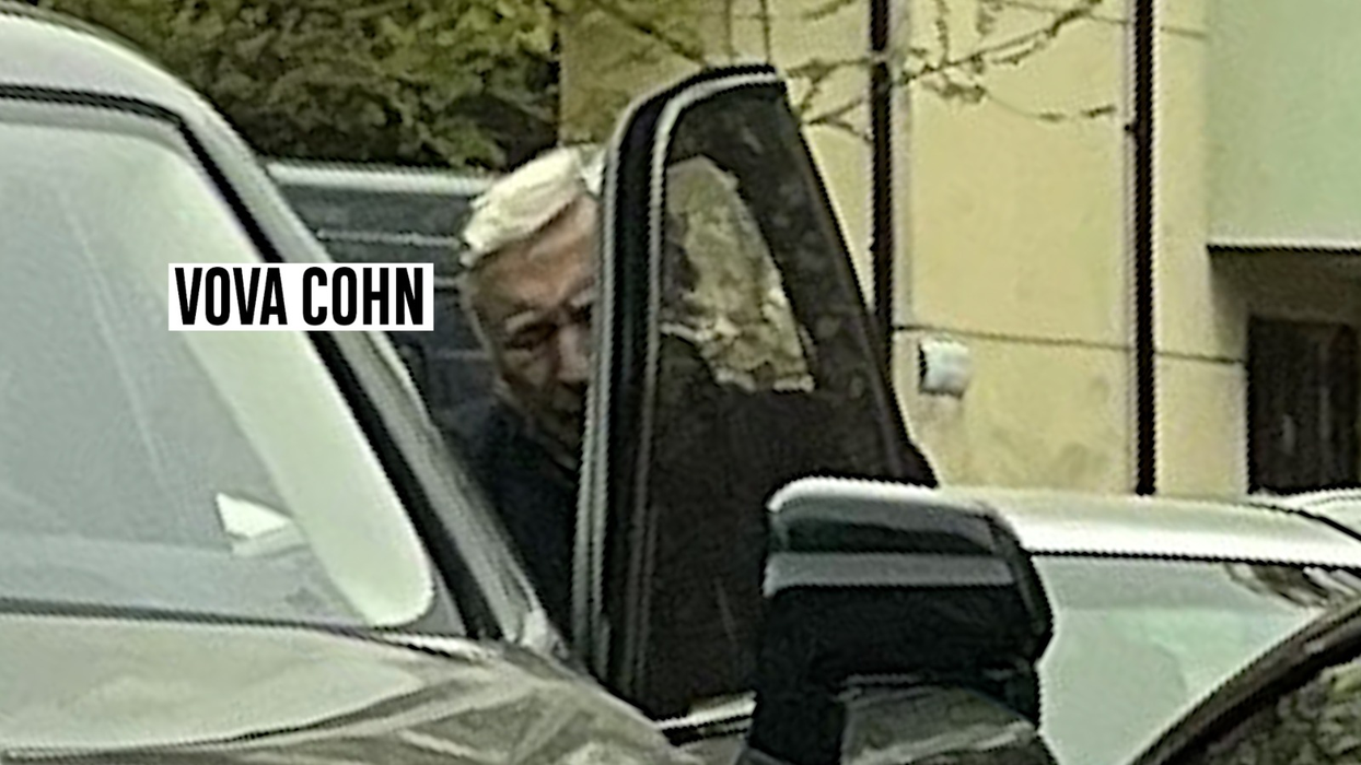 Milionarul Vova Cohn a apărut cu un Rolls Royce Cullinan țiplă în Piața Floreasca