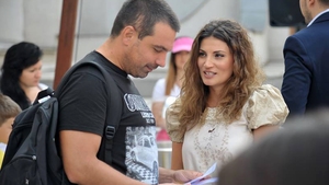 Pe Ioana Ginghină o ştii cu siguranţă, dar cum arată sora ei! Vezi cât de mult îi seamănă!