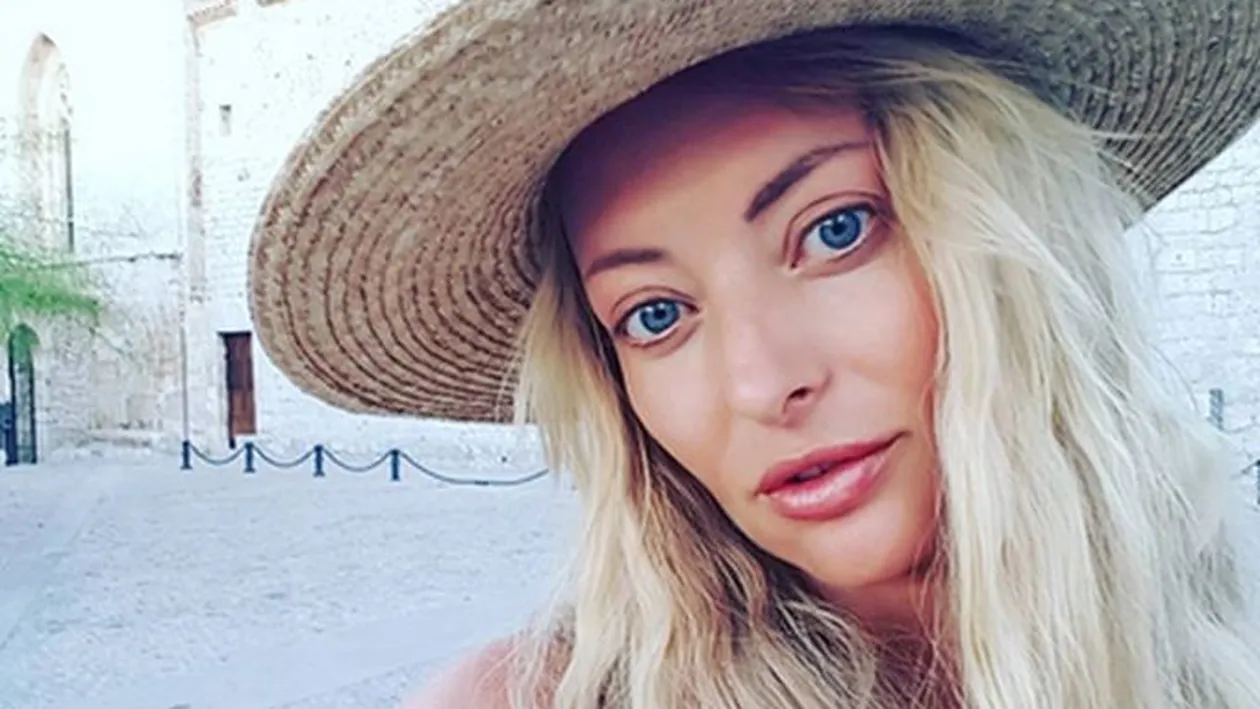 Delia a făcut senzaţie la Ibiza cu formele ei aperisante. Soţul ei nu a rezistat şi a fotografiat-o în cele mai senzuale ipostaze 