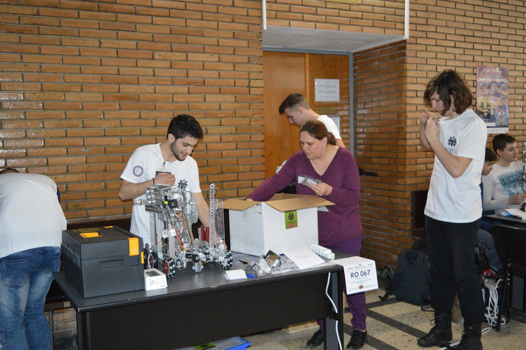 Robotul Cuza, la montaj