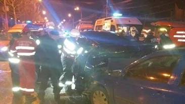 Accident îngrozitor în Capitală, soldat cu cinci victime! Patru au rămas încarcerate