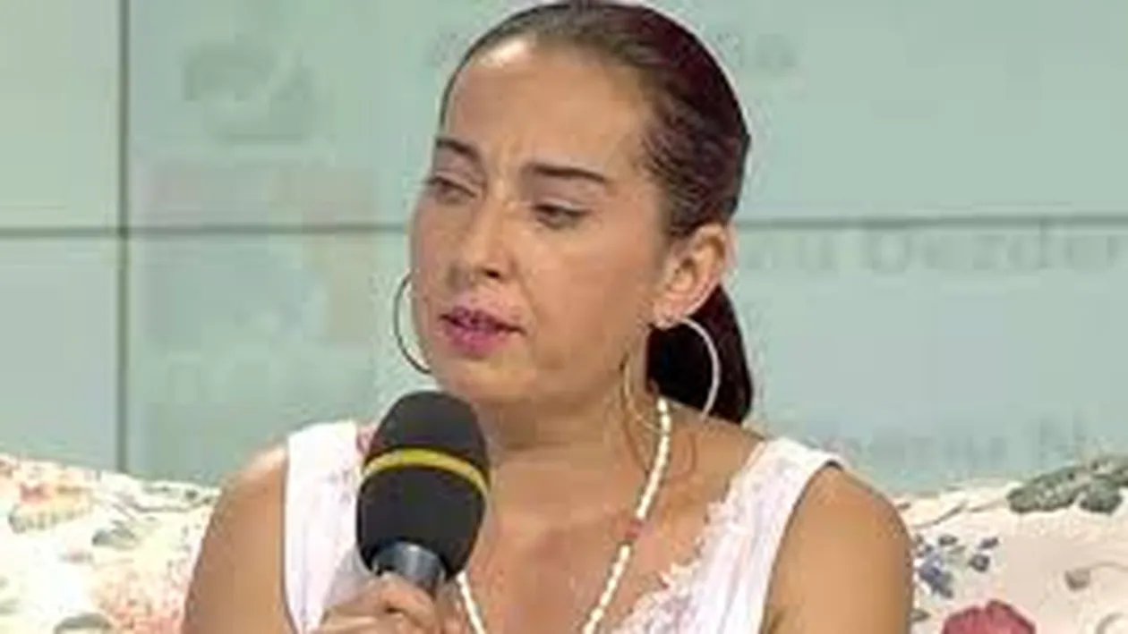 Si-a dorit atat de mult fetita, dar cand a adus-o acasa a gasit-o total schimbata! Ce-i reproseaza Luminitei Anghel mama Mariucai