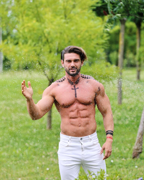 Cum arăta Dorian Popa când nu avea pătrățele! Poți să juri că nu e el
