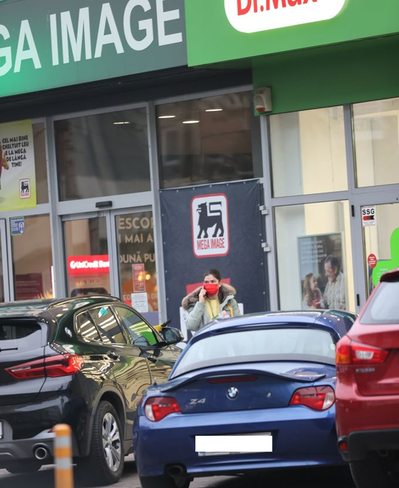 Alina Pușcaș a ajuns la farmacii (Foto: CANCAN.RO)