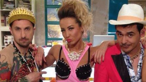 Mai avea putin si i se vedea tot! Flavia, noua asistenta de la "Neatza", a aparut imbracata cu cea mai scurta rochie posibila