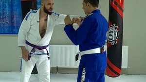 FOTO / Jean de la Craiova a intrat în ring cu un luptătorul MMA celebru şi a ieşit "şifonat". SECRETUL NEŞTIUT despre manelist
