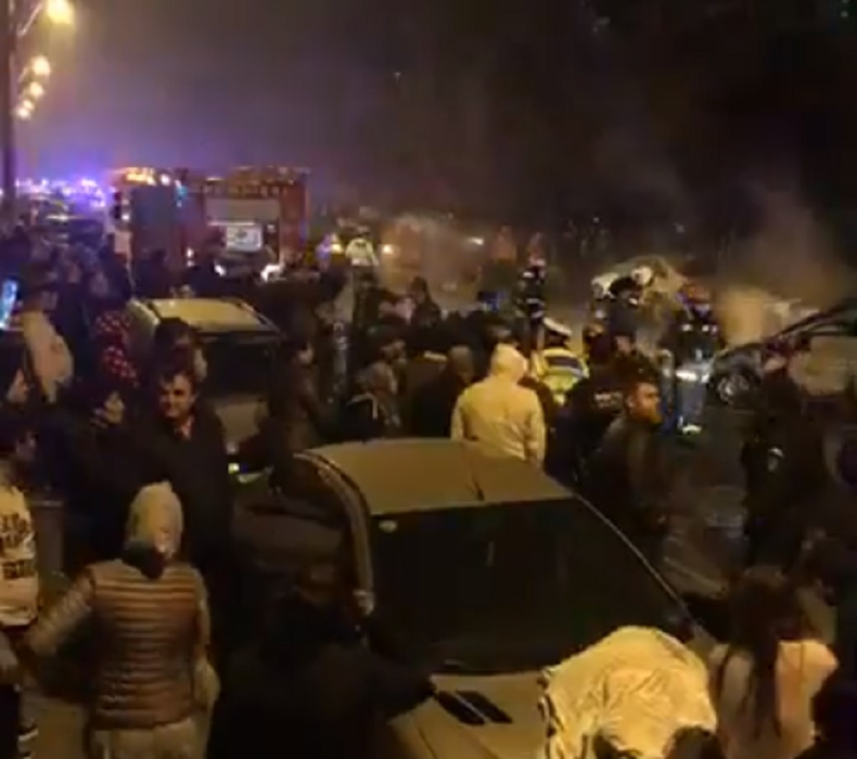 Mama femeii care a murit în accidentul din Bucureşti îşi urlă durerea, cu disperare, la locul tragediei: „Copilul meu. Este copilul meu!”