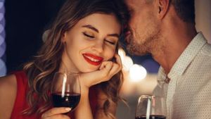 O femeie a fost forțată să se izoleze cu tipul cu care s-a întâlnit de pe Tinder, după ce au fost testați pozitiv la COVID-19