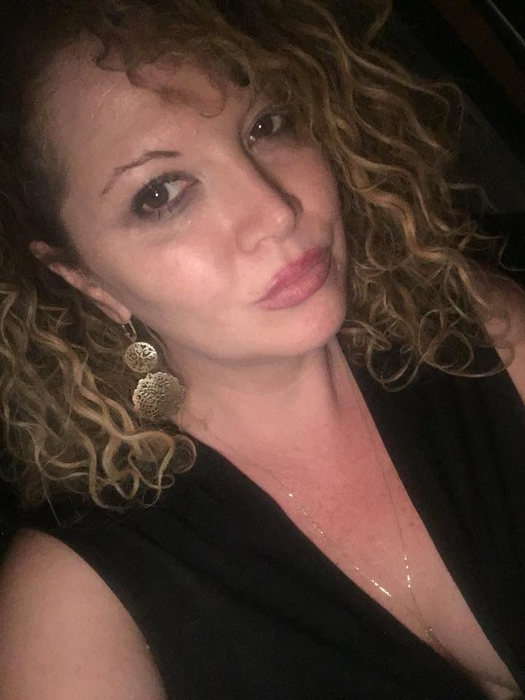 După ce a fugit de acasă, Oana Lis s-a afișat cu un bărbat misterios: ”Ce repede l-ai agățat”