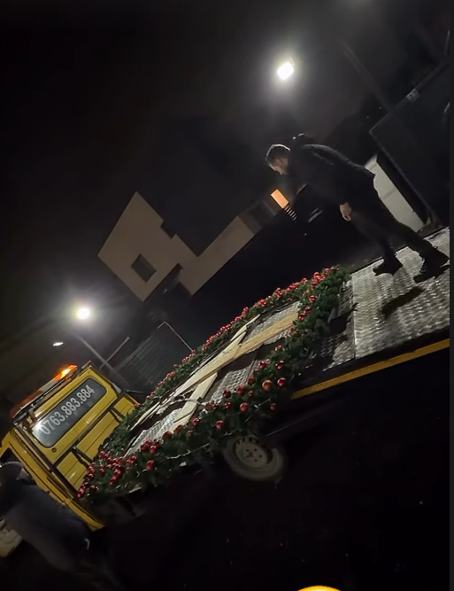 Dorian Popa nu se uită la bani! Ce decorațiune uriașă și-a pus pe casă, de Crăciun