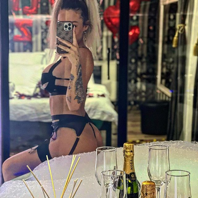 Mia știe să își expună calitățile și să înnebunească bărbații / Foto: Instagram