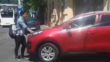 Un minor a fost luat pe capotă de un șofer din Capitală pentru că traversa prea încet