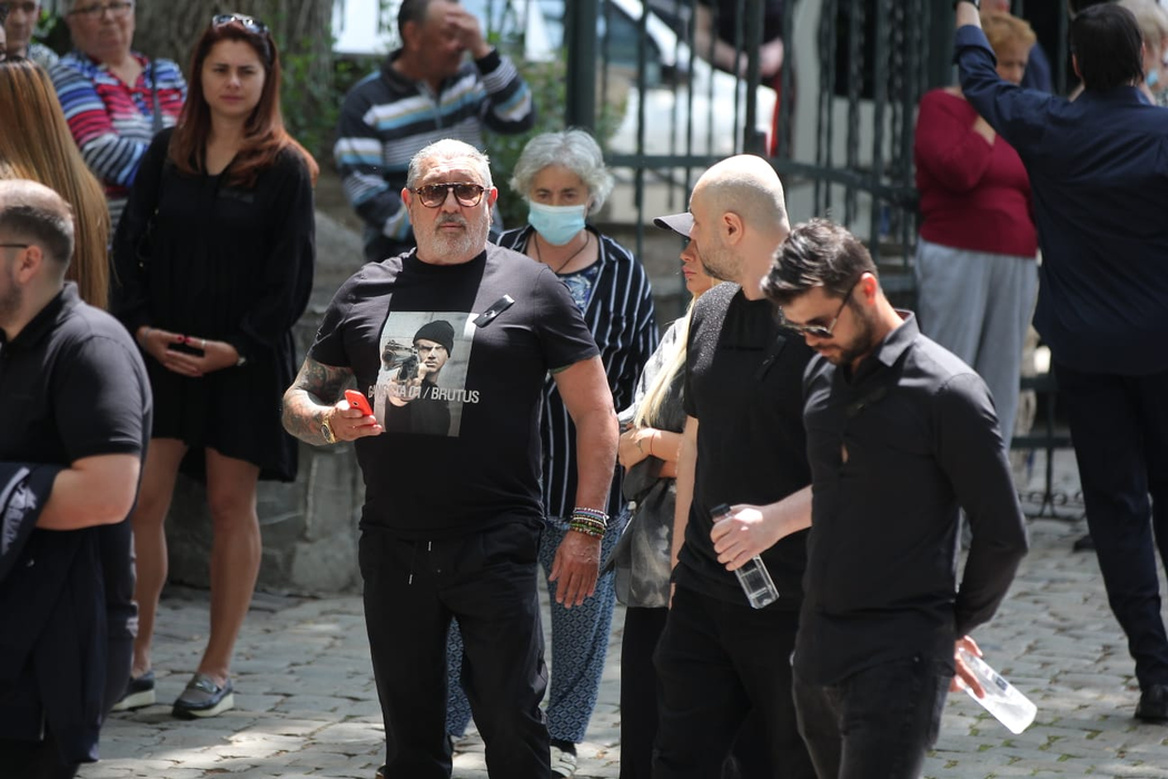 Imagini cutremurătoare! Costin Mărculescu este scos din capelă!
