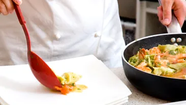 Ai grija unde mananci pe litoral! Bucatarii nu pun toate ingredientele in retete sau ofera preparate urat mirositoare