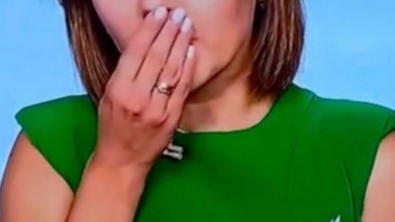Să vezi și să nu crezi! Unei prezentatoare TV i-au căzut dinții în direct. VIDEO
