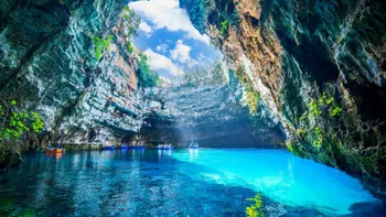 Cea mai frumoasă insulă din Grecia în 2026. Este preferată de mulți români și nu, nu e Creta!