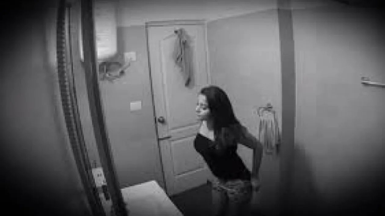 Soţul gelos a instalat cameră video în baie. Soacra a făcut descoperirea
