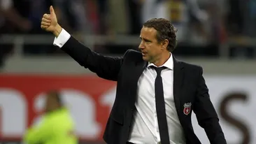 Ii are pe arabi la picioare! Uite cum l-au primit suporterii lui Al Hilal pe Reghecampf