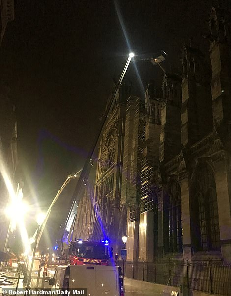 Primele imagini din interiorul Catedralei Notre Dame, dupa incendiu. Ce a mai rămas din simbolul Parisului