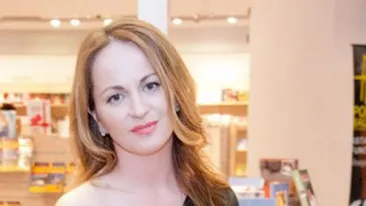 Delia Antal si-a lansat cartea D'ORA! Vezi ce vedete au participat la eveniment
