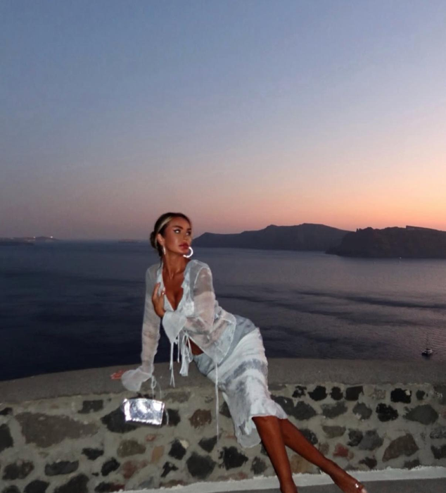 Diana Munteanu a dat România pe Santorini. Imagini spectaculoase din escapada în Grecia
