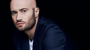 Petiţie online pentru concedierea lui Mihai Bendeac de la Antena 1, după ce actorul s-a filmat râzând pe seama unui viol. Reacţia lui: „Am semnat şi eu şi dacă....”