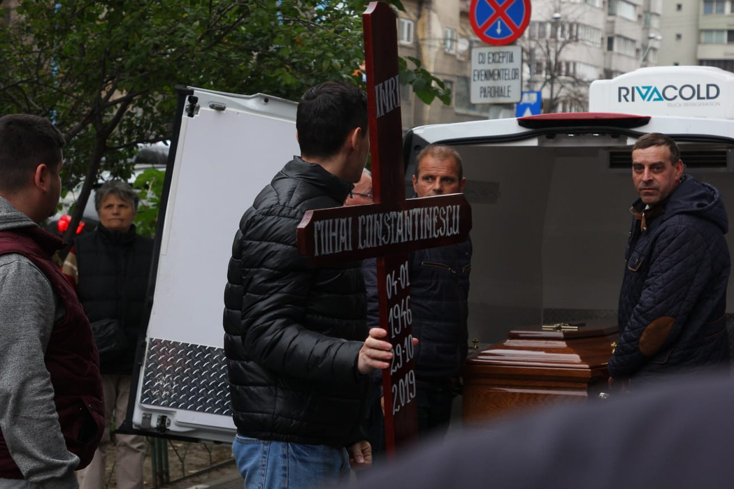 Mihai Constantinescu, depus la biserica ”Sfânta Parascheva” GALERIE FOTO