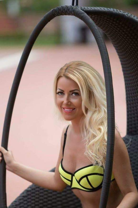 Jumătatea blondă a trupei are în prezent o familie frumoasă, dar nu a renunţat la muzică.