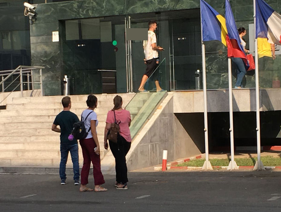 Tudor Chirilă a făcut ”blat” cu o angajată, pentru a scoate o sumă de bani de la bancomat!