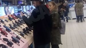 ”Băiatul rău” de la Paraziţii şi-a găsit... ”naşa”. L-a pus cu botul pe labe pe Ombladon!