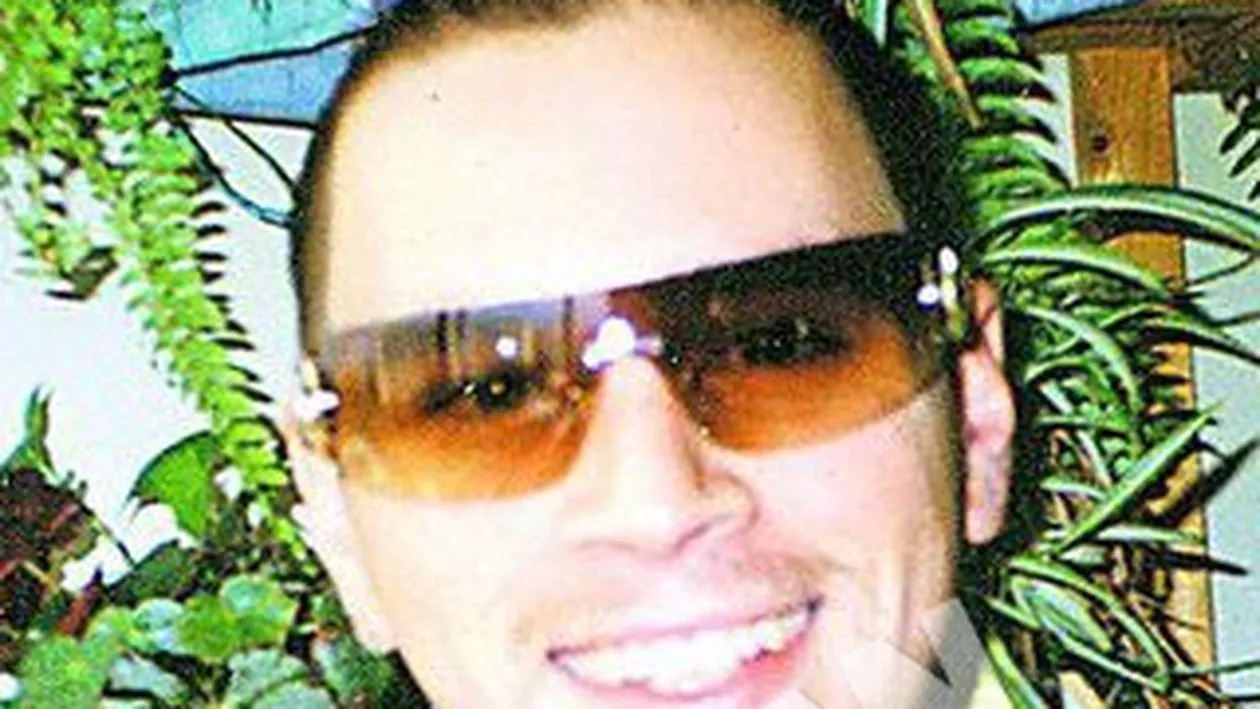 Fiul Mirabelei Dauer se lauda peste tot cu mama lui. E chelner pe un vas de croaziera