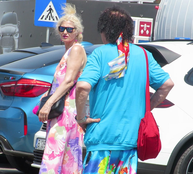 Marian Nistor nu s-a despărţit nici pe litoral de celebra sa bentiţă