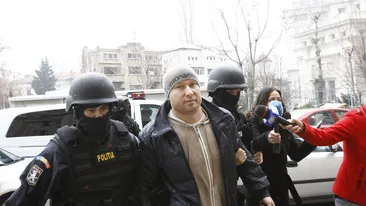 Un atentat ratat! Razvan a fost ciuruit de gloante, din greseala, intr-o rafuiala dintre doi mega-interlopi!