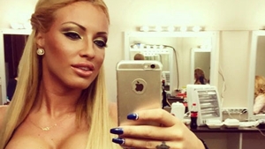 ”Trebuie să spele geamuri şi să măture!” LOREDANA CHIVU refuză să mai muncească după ce a pierdut o sarcină cu gemeni!