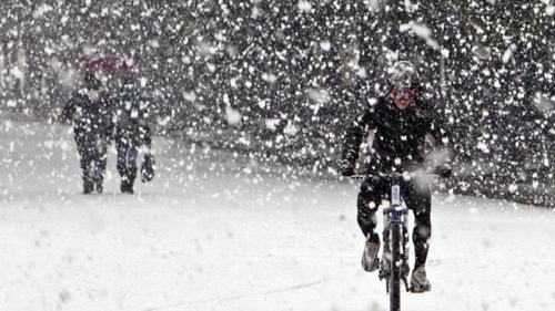 Vin gerul si nisorile! Vezi cum va fi vremea pana vineri si cand vom vedea prima zapada in Capitala