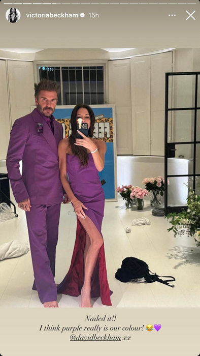 David și Victoria Beckham au recreat scena nunții și au îmbrăcat celebrele ținute mov. Cuplul a sărbătorit 25 de ani de căsnicie într-un mod inedit. GALERIE FOTO