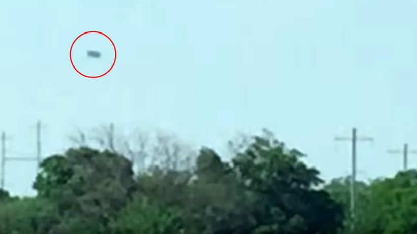 Un OZN a „stat“ deasupra oraşului New York mai multe minute, iar momentul a panicat pe toată lumea. „Era agăţat de cer…“