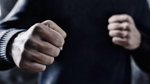 Un agent șef ar fi bătut cu bestialitate un tânăr din Bacău, pe care îl bănuia că ar fi furat un sac cu fân