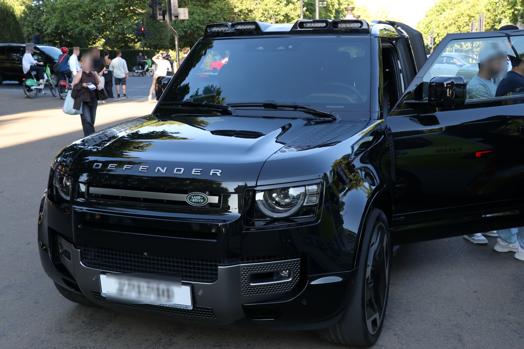Ferrari Monza de 4,3 milioane de € și alți bolizi, confiscate de poliția din Londra pentru producerea de zgomot excesiv. Șoferii conduceau periculos