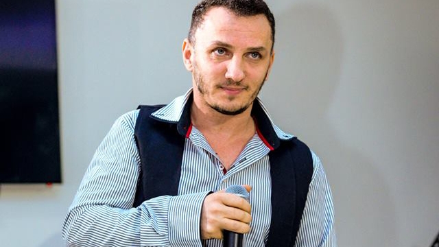 MIHAI TRĂISTARIU şi-ar fi cumpărat un premiu cu care se laudă pe Facebook. „Plătesc bani ca să le fie alese melodiile“