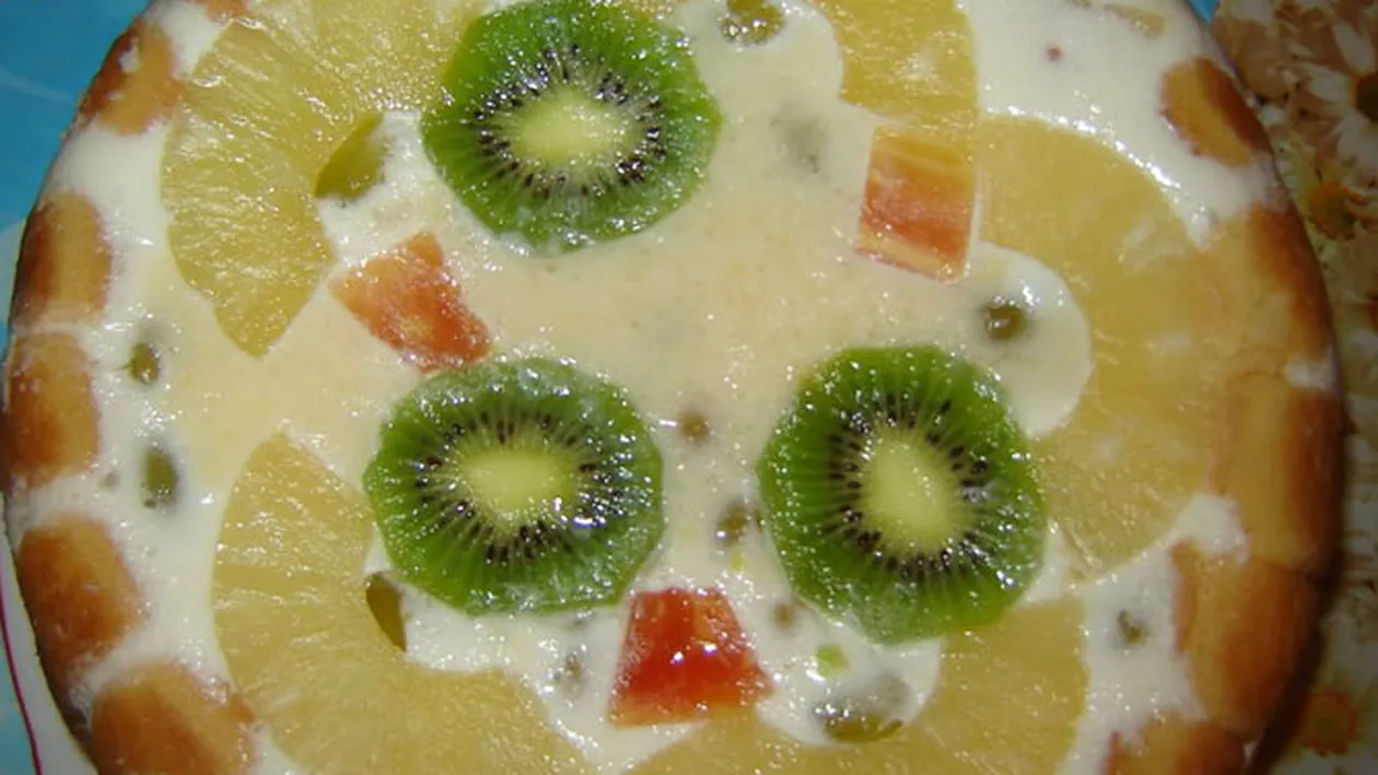 Tort diplomat cu fructe si piscoturi