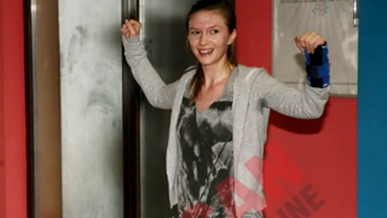 Adela Popescu face Kangoo Jumps: Imi aminteste de cand eram acasa si saream in pat