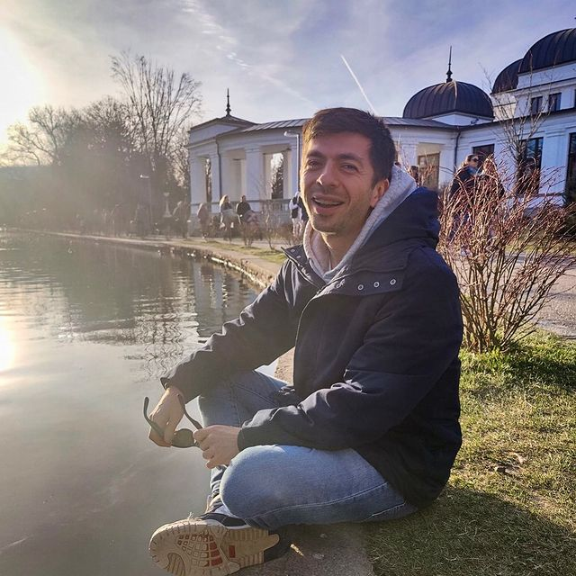 Mircea Bravo trebuia să devină avocat, dar a ales cariera de entertainer / (Foto: Instagram)