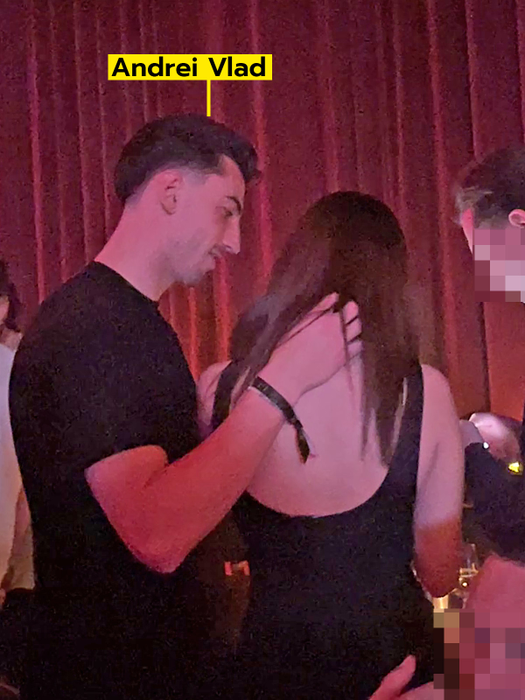 Andrei Vlad, gesturi tandre cu sexy-bruneta