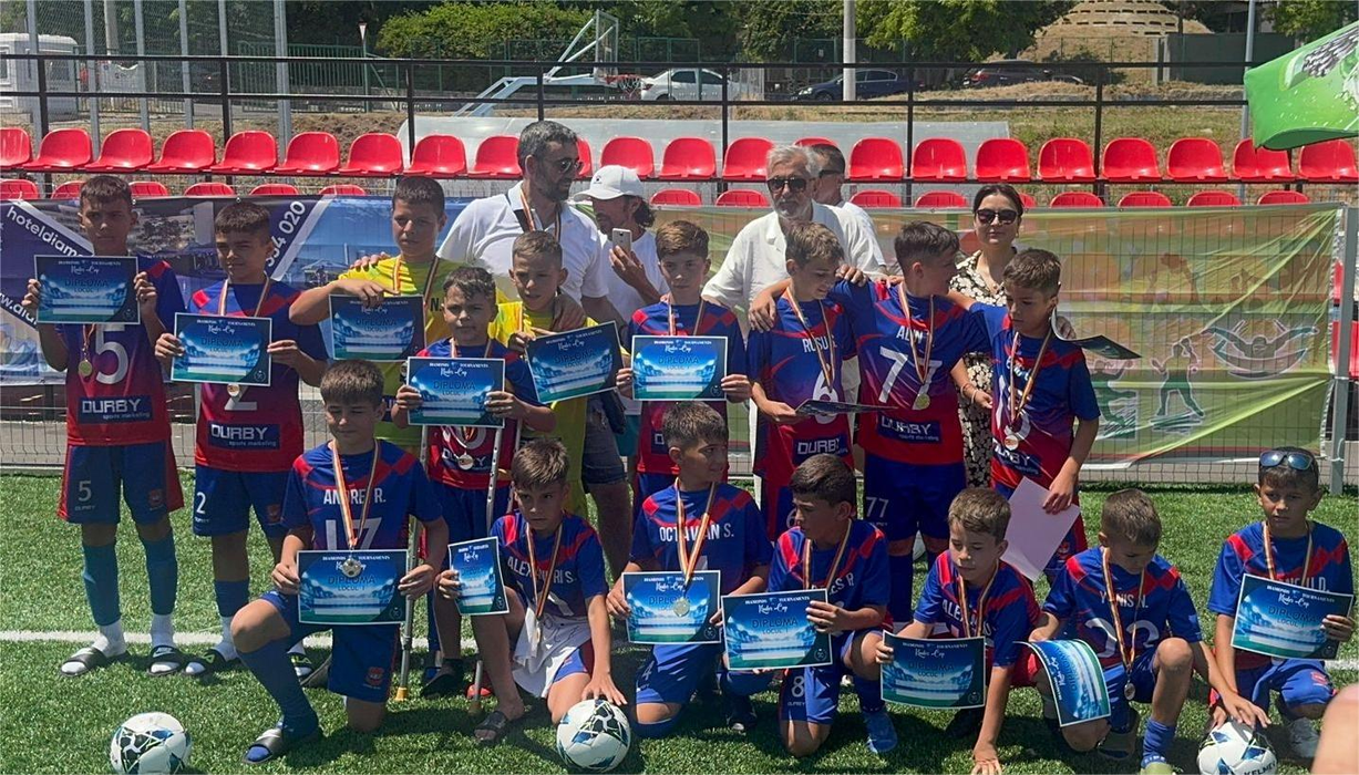 Ilie Năstase le-a dezvăluit micilor fotbaliști că, inițial, și el a practicat acest sport